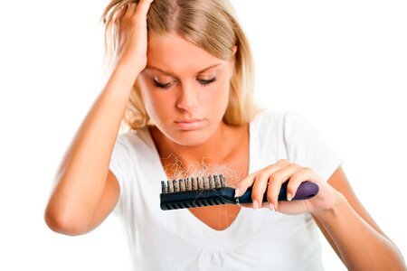 Выпадение волос: причины проблемы