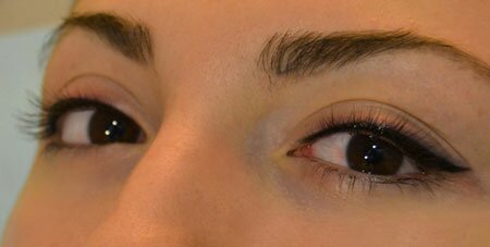 Как выполняется перманентный макияж глаз в форме стрелок
