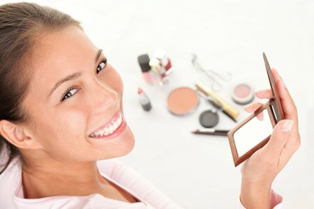 При нанесении лифтин-макияжа нужно использовать спокойные и натуральные оттенки